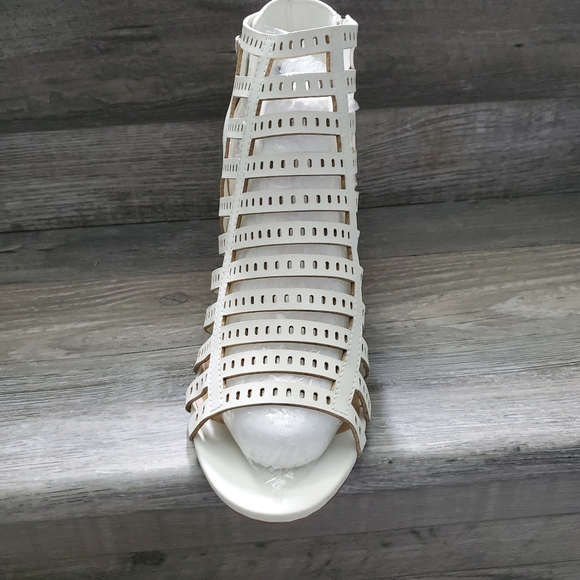 White sandals - Picture 3 of 4